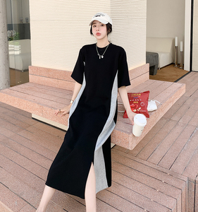 撞色宽松T恤连衣裙女2023夏季新款大码胖MM遮肉显瘦拼色开叉长裙