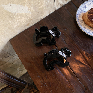 高端独特漂亮立体狗 珍珠围脖鲨鱼夹 2026巨好看抓夹女高级感新款