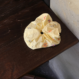 明媚奶黄 扎头发头绳发饰 手工钉珠蓬松大肠发圈女高级感洋气时尚