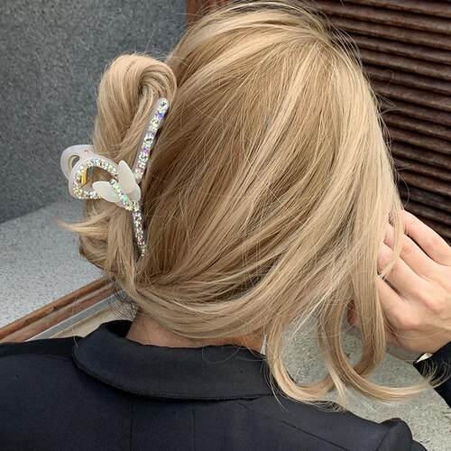 果冻色立体蝴蝶抓夹女