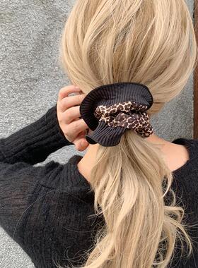 洋气的黑色褶皱烤边 豹纹秋冬复古低丸子头大肠发圈发绳扎头发饰