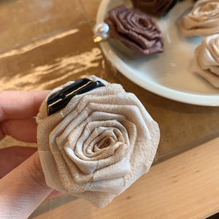 枯叶玫瑰奶茶花朵发饰 高级感小众气质刘海发抓 巧克力色小号抓夹