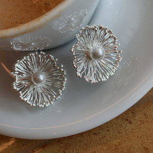 璀璨烟花 925银针艺术感花朵珍珠耳钉银色不规则独特耳环小众设计