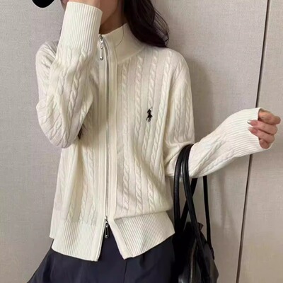 100%羊毛小马标刺绣麻花针织衫