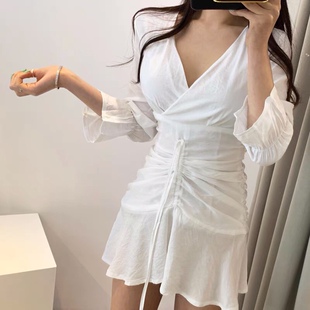 三小姐的咖啡小众心机赫本a字小黑裙秋季女抽绳收腰显瘦v领连衣裙
