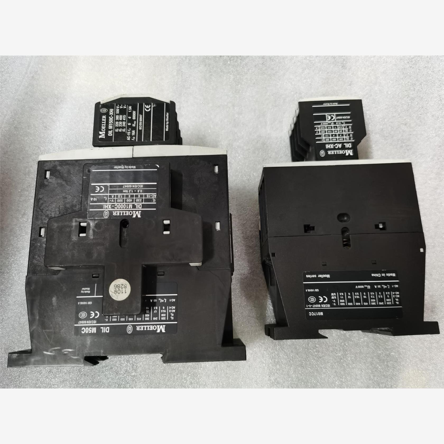 议价金钟穆勒直流接触器两个。正常使用的。一个65安的型号是DIL