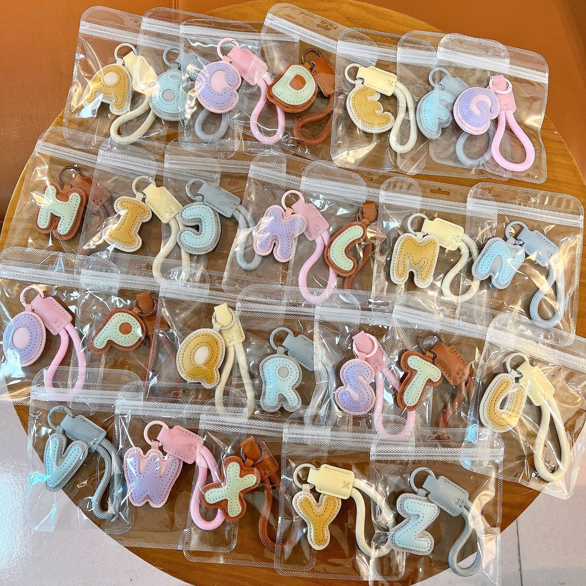 创意皮革英文字母多巴胺包包挂件小饰品配件礼物汽车钥匙链,服饰配件/皮带/帽子/围巾,包挂件,淘宝优惠券,粉丝福利购,淘宝优惠卷