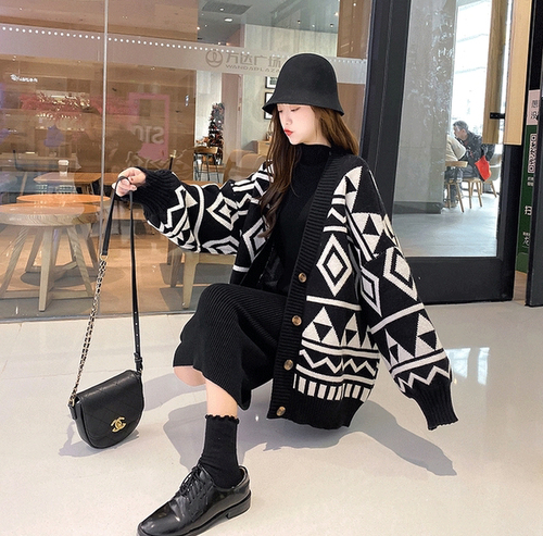 Thickened maternity sweater, geometric rhombus knitted cardigan, lazy and loose outer wear, mid-length sweater jacket