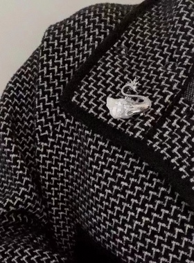内有多款胸针，淡水珍珠女异形巴洛克大巴个性天鹅秋冬大衣气质
