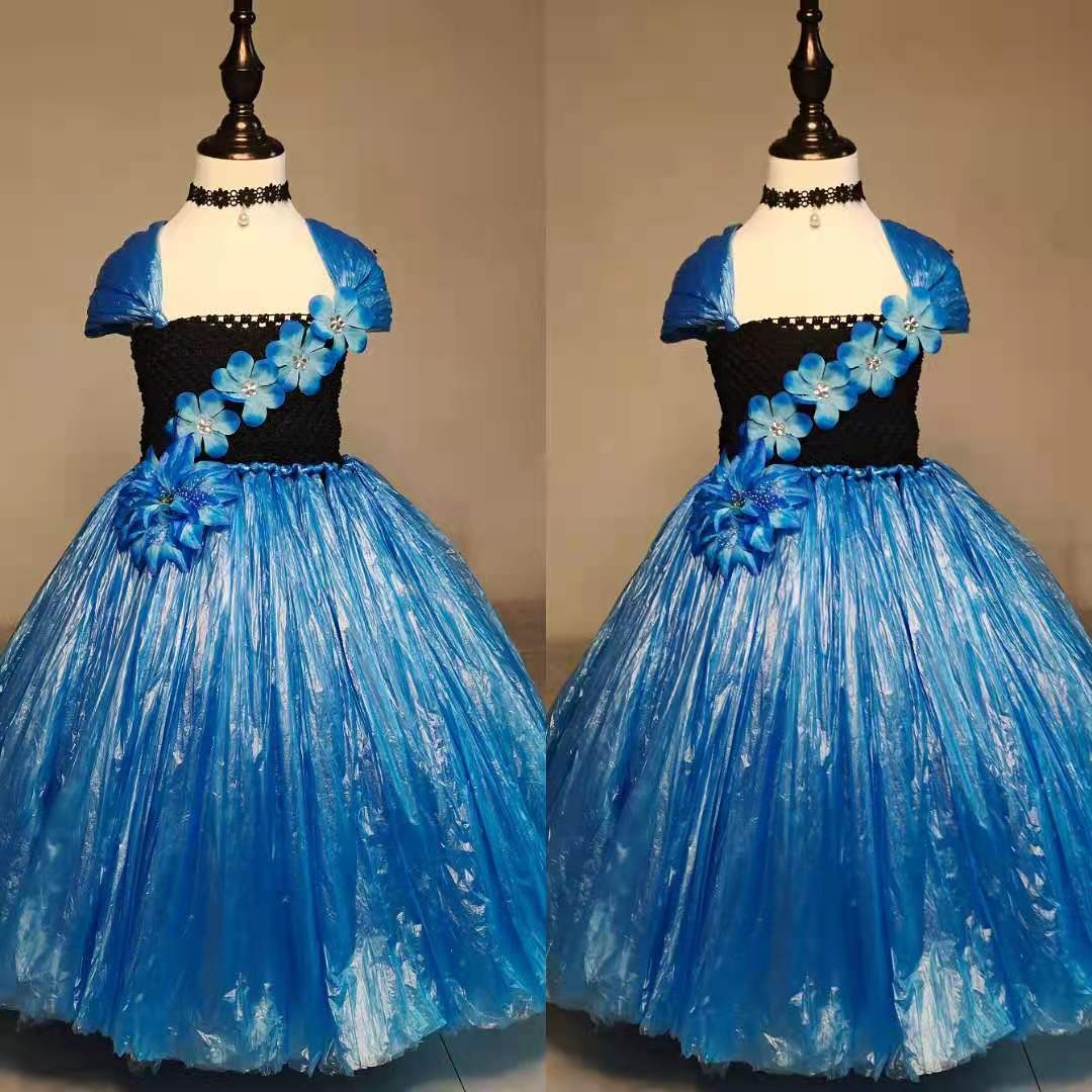 环保女孩塑料袋时装秀表演服