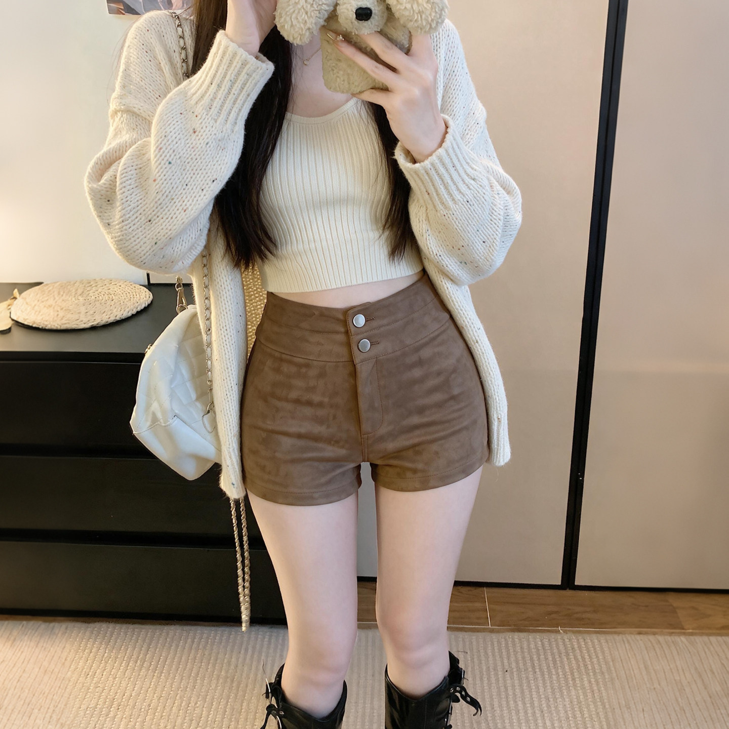 卡其色鹿皮绒打底短裤女秋冬新款高腰紧身辣妹包臀百搭外穿靴裤黑