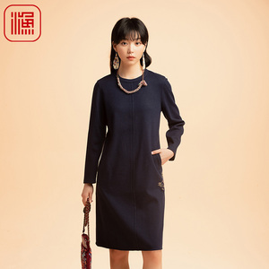 渔牌女装新款秋冬装针织绣花宽松中长款连衣裙女FGED0029