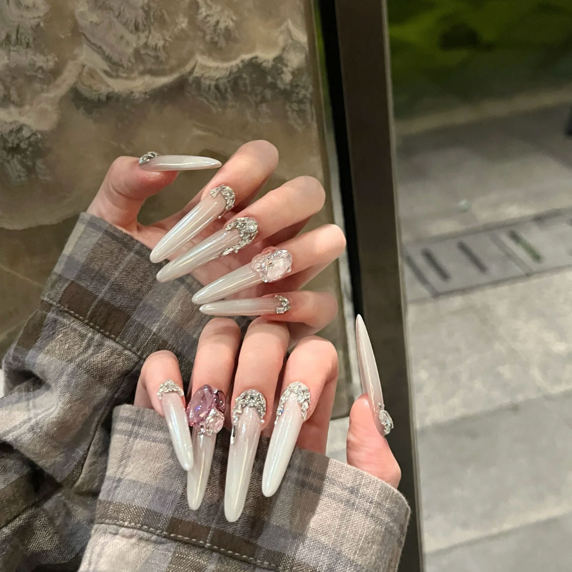 乳白渐变新娘甲长款纯手工穿戴甲