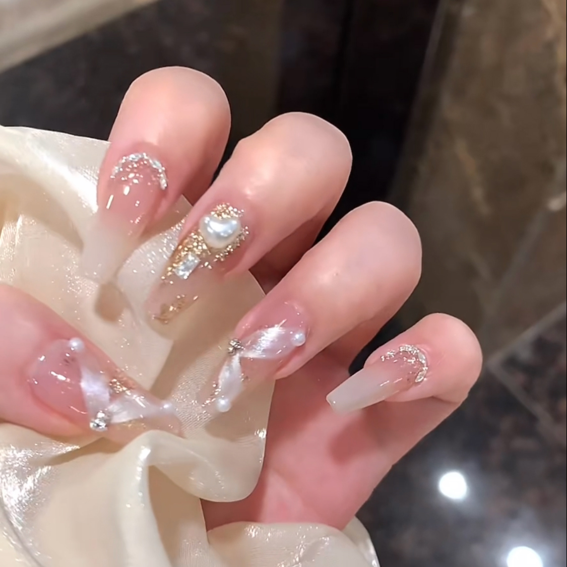 飘带乳白渐变新娘甲纯手工穿戴甲