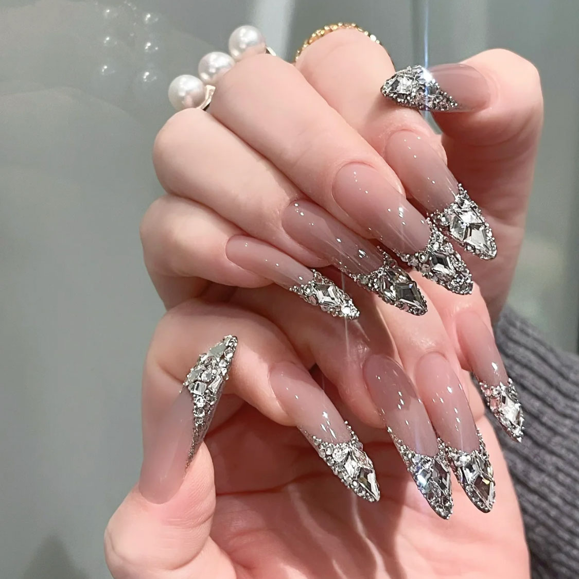 长尖型法式爆闪满钻纯手工穿戴甲