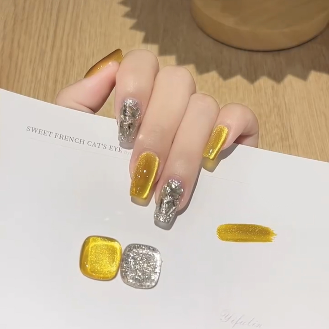 简约显白柠檬黄猫眼纯手工穿戴甲