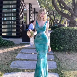 蝴蝶印花荡领吊带大码连衣裙女夏季收腰鱼尾长裙辣妹度假包臀裙子