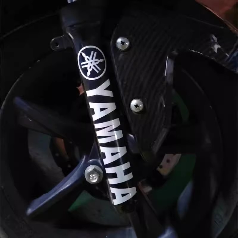 雅马哈贴纸摩托车反光贴YAMAHA车标福颖125改装镭射炫彩防水贴纸