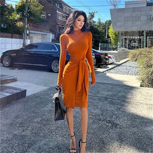 轻奢橄榄绿针织连衣裙女秋冬高领长袖系带收腰显瘦中长通勤气质裙