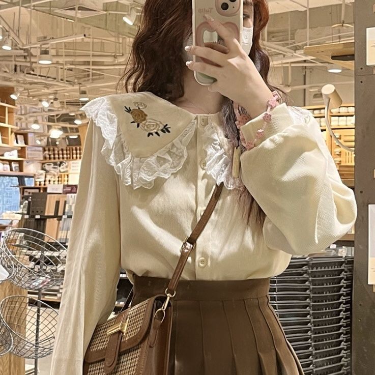 甜美小花刺绣木耳边娃娃领衬衫女