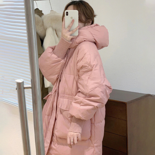 2022年新款东大门长款过膝羽绒服冬季女大码加厚保暖宽松粉色外套