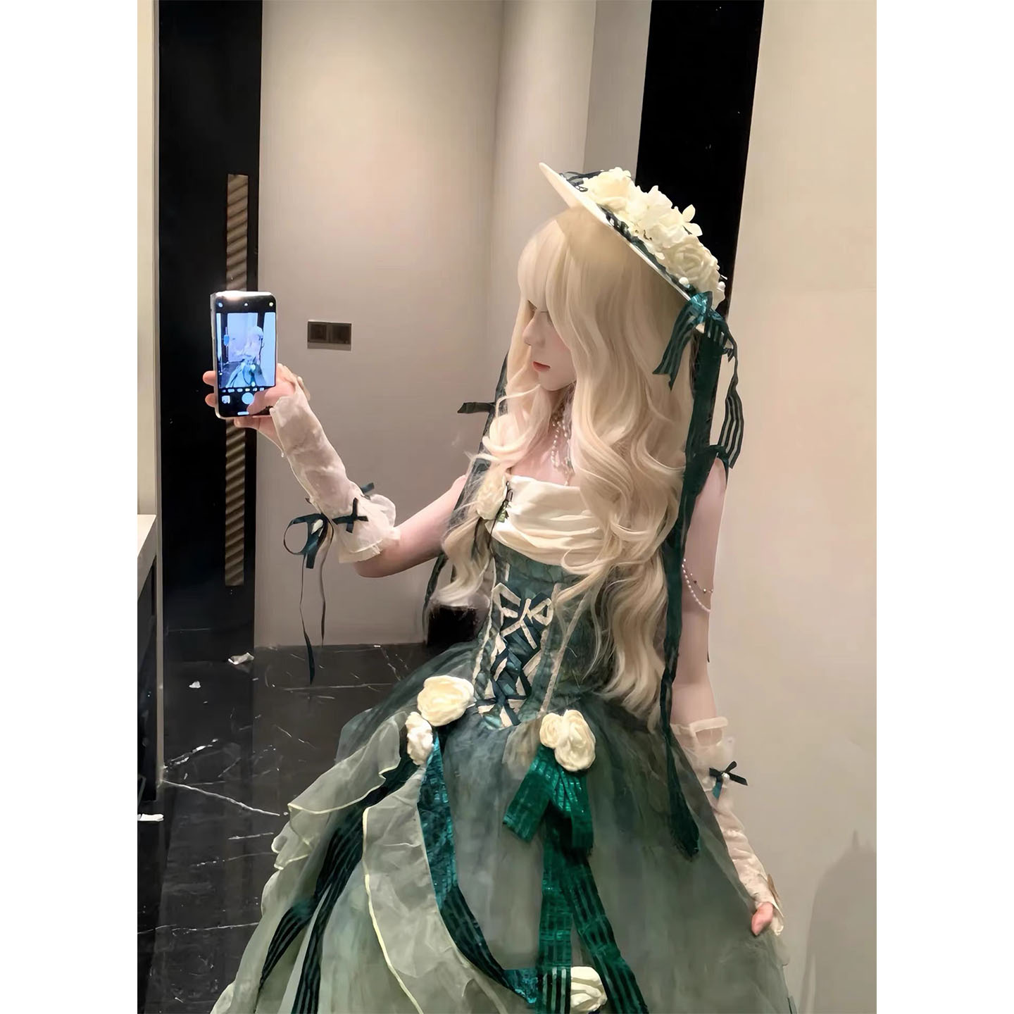 阿尔勒的野玫瑰荡领油画柄公主裙