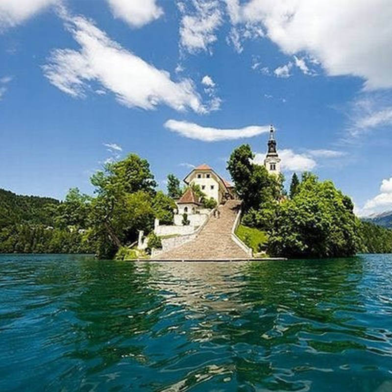 欧洲游怎么玩才省钱?这3国护照白本可去!