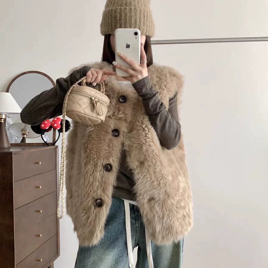 2025新款仿羊羔毛皮草马甲长款女立领小麦色无袖环保皮毛一体背心