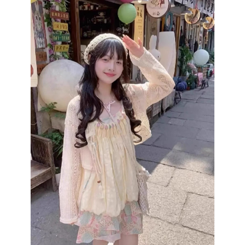 民族风粉绿碎花拼接褶皱吊带宽松花苞连衣裙女2024夏新款