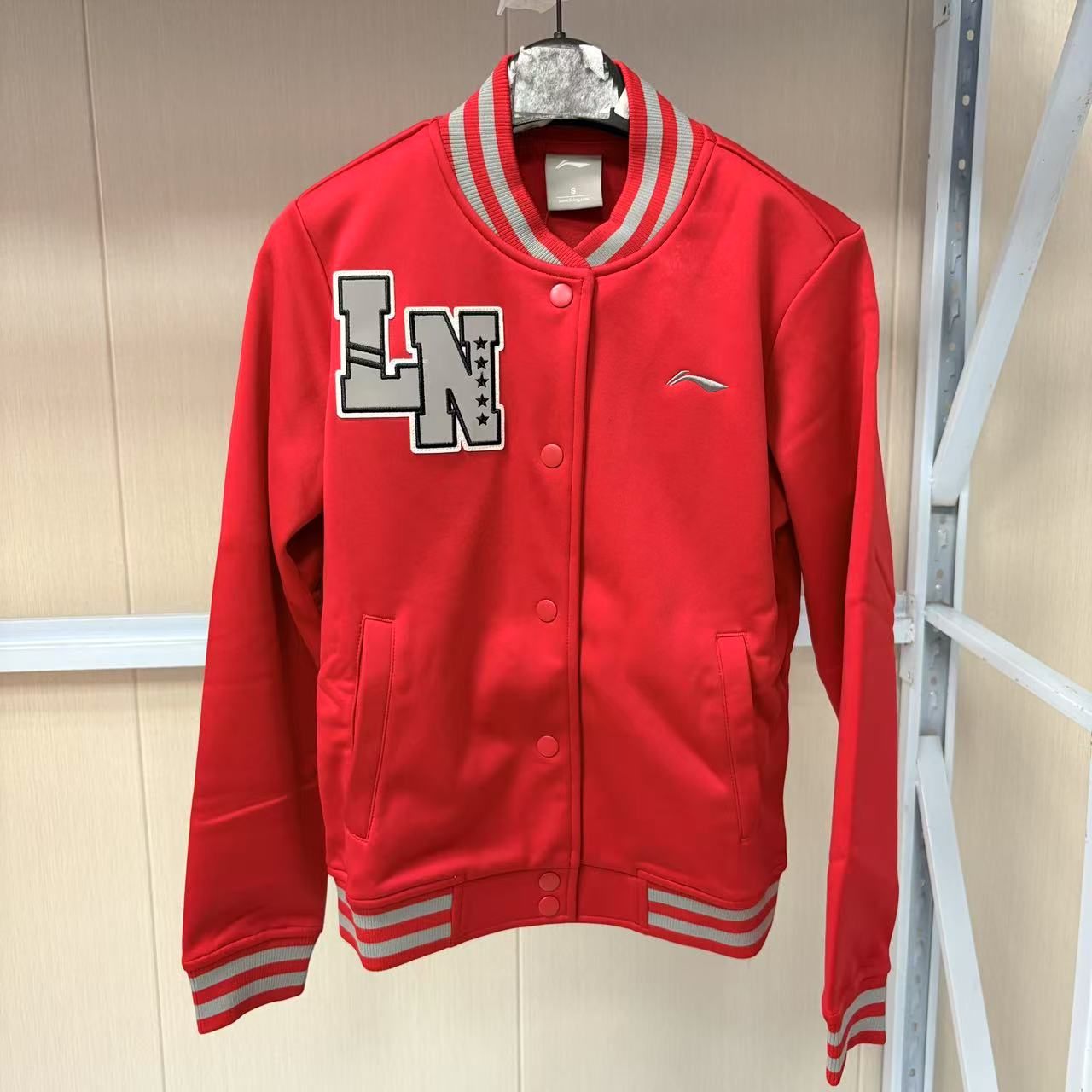 《购买前看详情B品》李宁秋季女款针织常规款棒球运动外套AWDL544