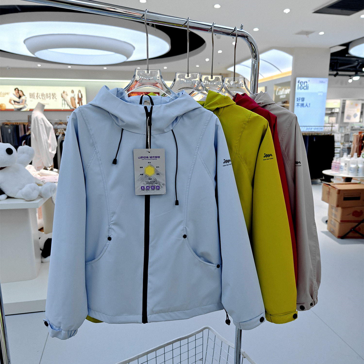 好彩女吉利鸟软壳风衣轻户外运动休闲连帽冲锋衣2026秋冬新款640