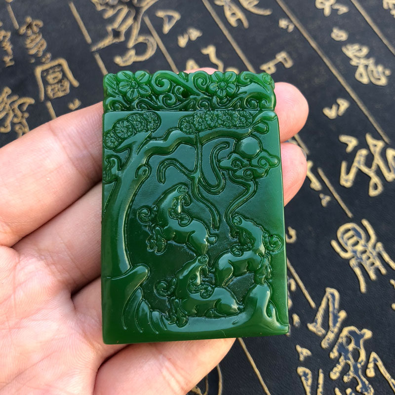 台湾生肖羊菠菜绿证书玉石吊坠