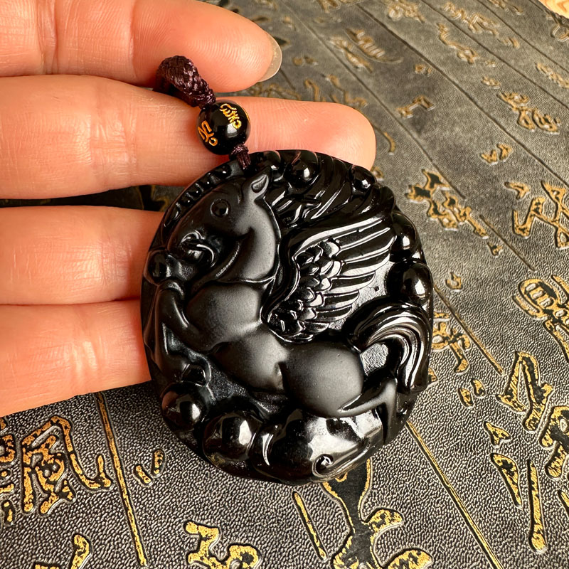 豁达客男女黑曜石黑马挂件项链