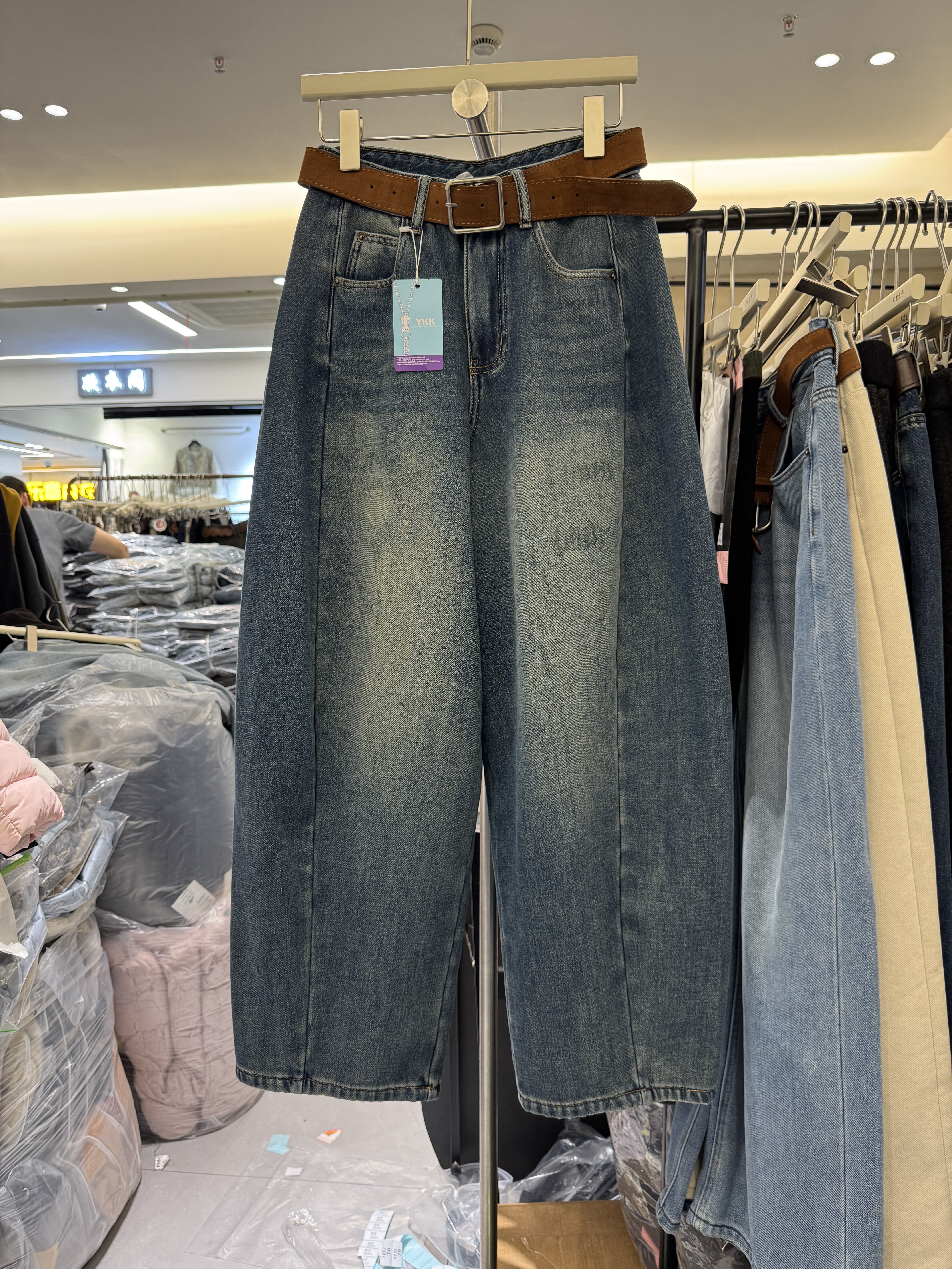 D898欧货2025冬季新款高腰显瘦加绒弯刀牛仔裤女时尚宽松阔腿裤潮