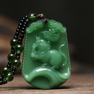 新款仿绿玉12生肖毛衣链本命年转运绿色十二生肖吊坠情侣礼物品