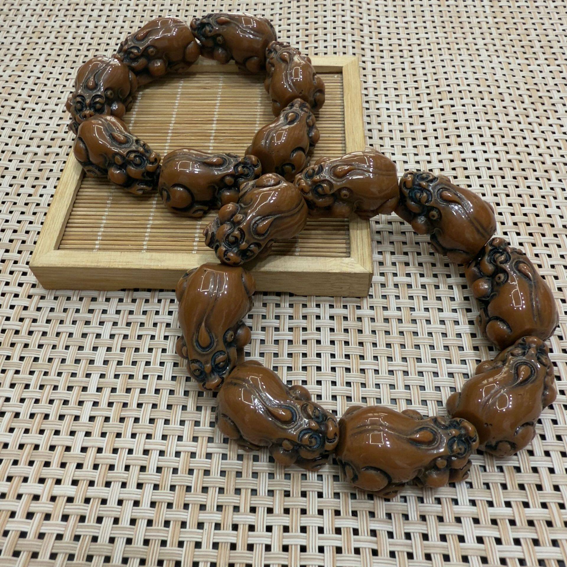 厂家仿蜜蜡貔貅复古做旧款式大貔貅手串老物件蜜蜡招财貔貅串