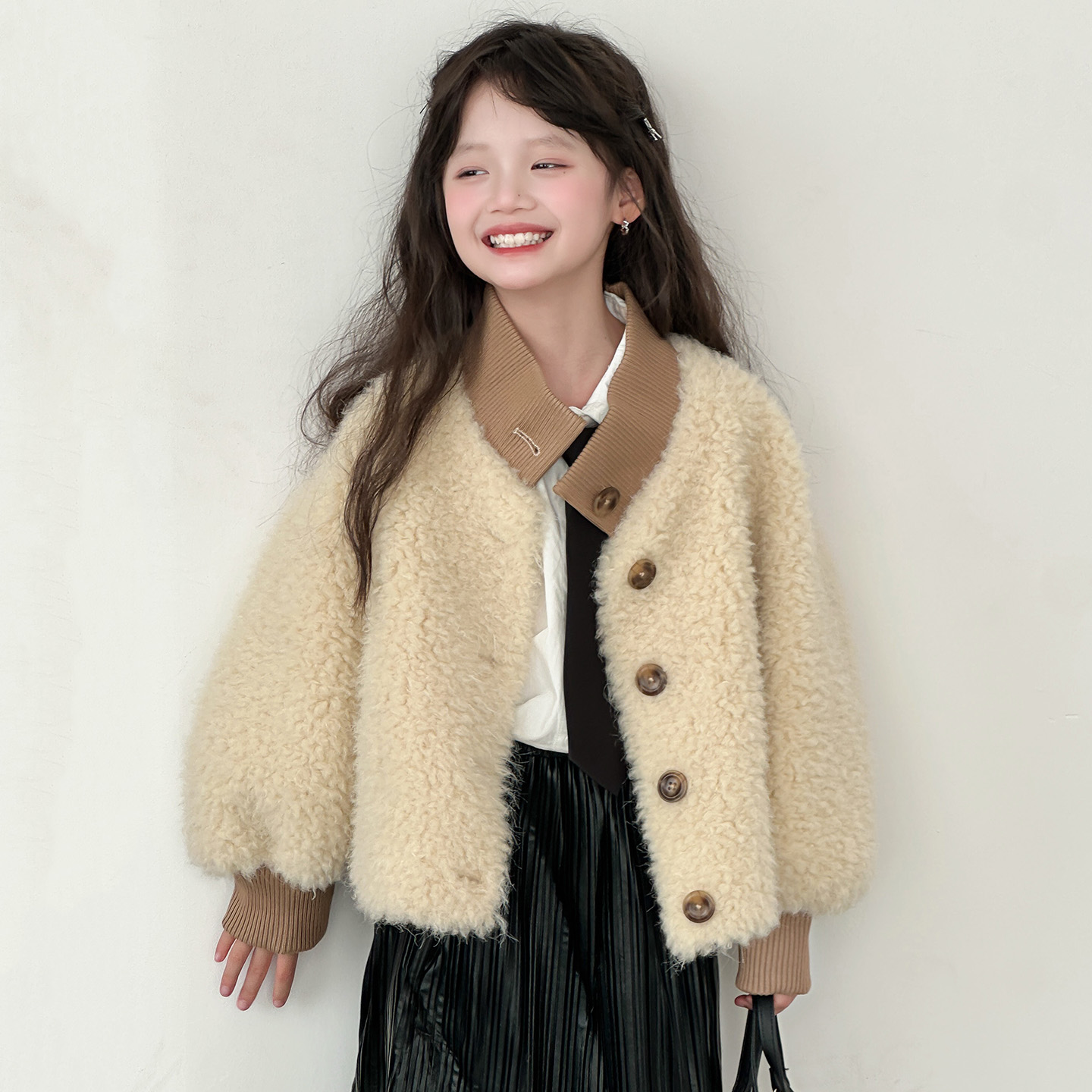 女童皮草外套新款2025冬季儿童羊羔皮毛一体中大童公主加厚短上衣