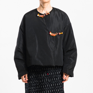 城市山民UrbanTribe2025冬女式 圆领偏襟手工扣袢短棉服CF69254