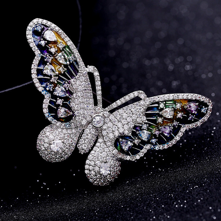 彩色蝴蝶水晶胸针女胸花配饰韩国别针大气百搭复古西装大衣开衫