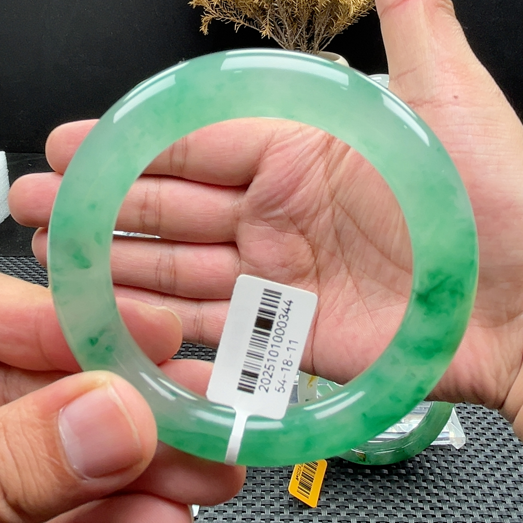 54圈口非洲翠圆条手镯