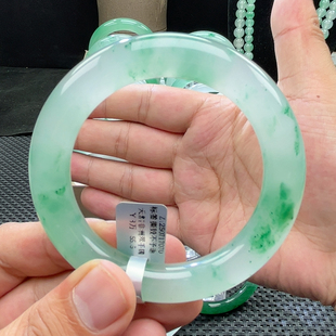 5556圈口非洲翠独龙玉手镯