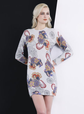 white collar水灰印花纯羊绒圆领长袖针织连衣裙LNCC20-305