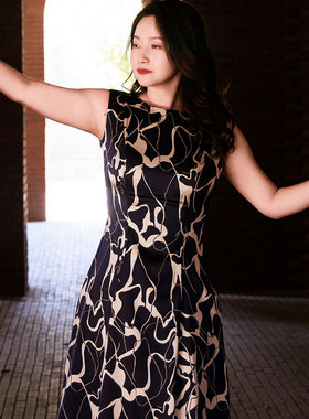 white collar蓝白艺术弹力真丝圆领宽带无袖A摆连衣裙OL-TS05L303