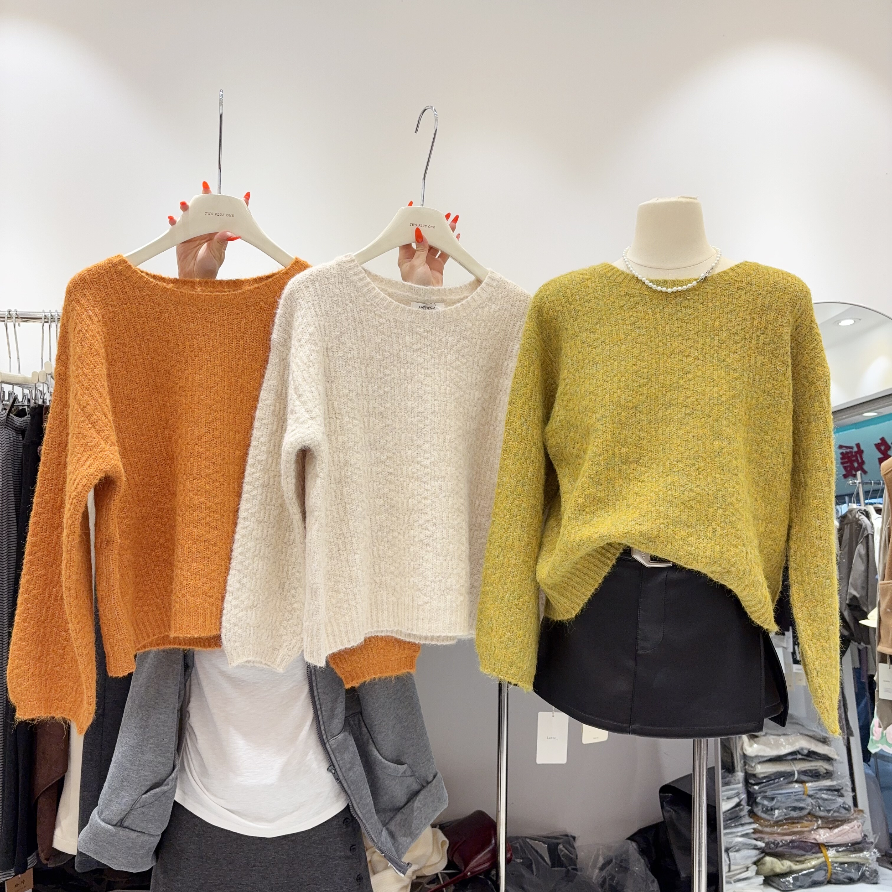 法式复古绝美芥末圆领长袖毛衣针织衫女秋冬款洋气减龄软糯小衫