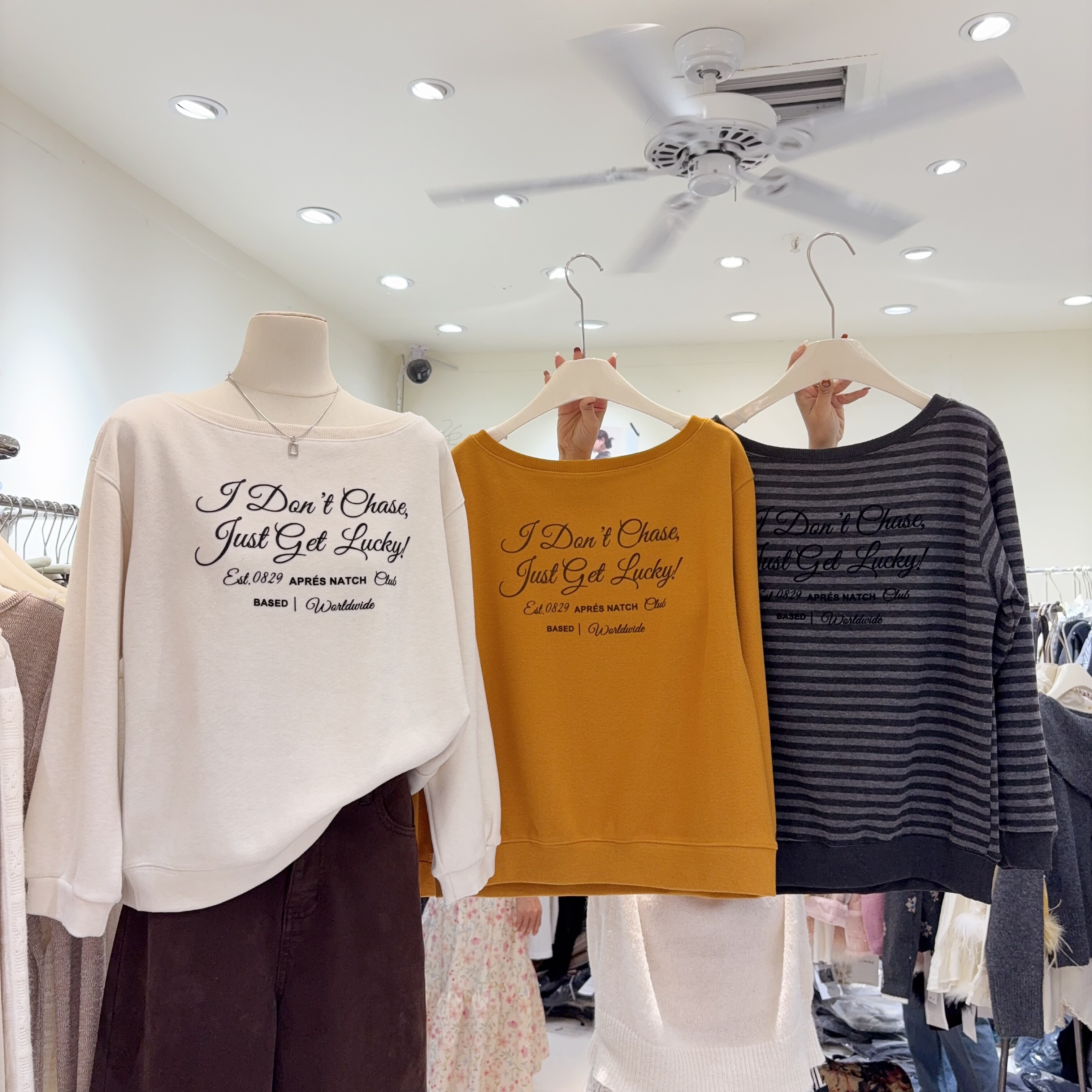 韩系慵懒大圆领字母印花斜肩长袖T恤女宽松上衣磨毛厚实卫衣上衣