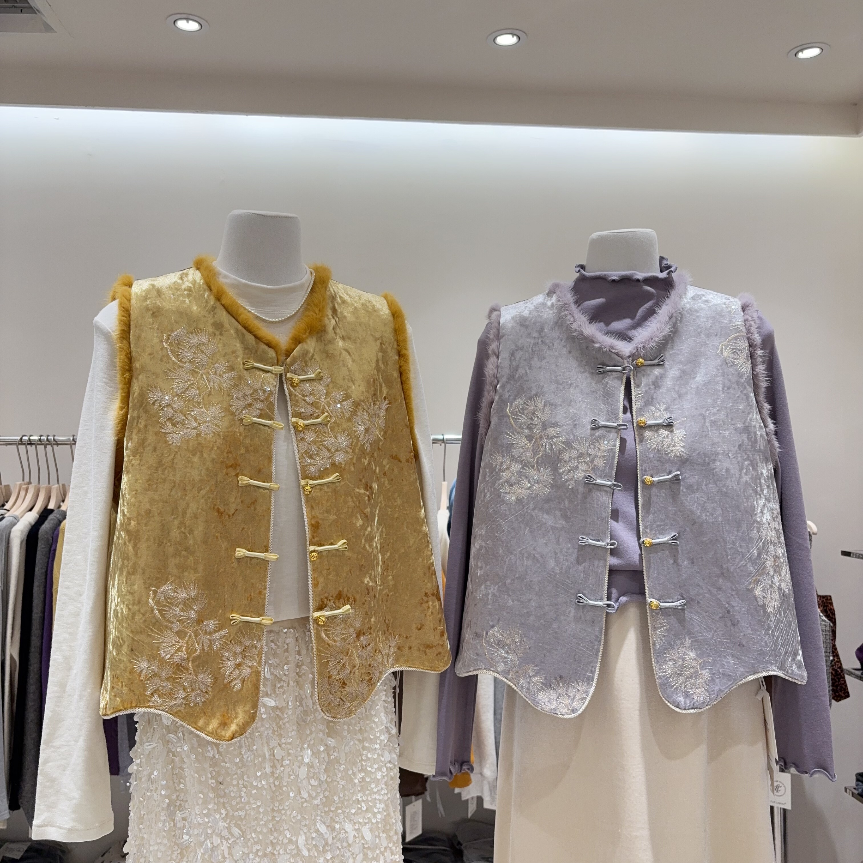 新中式改良国风提花刺绣丝绒马甲女外套毛毛领盘扣坎肩上衣背心