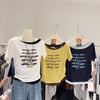 小众时髦精 拼色斜肩一字领字母印花短袖T恤女褶皱显瘦上衣小个子