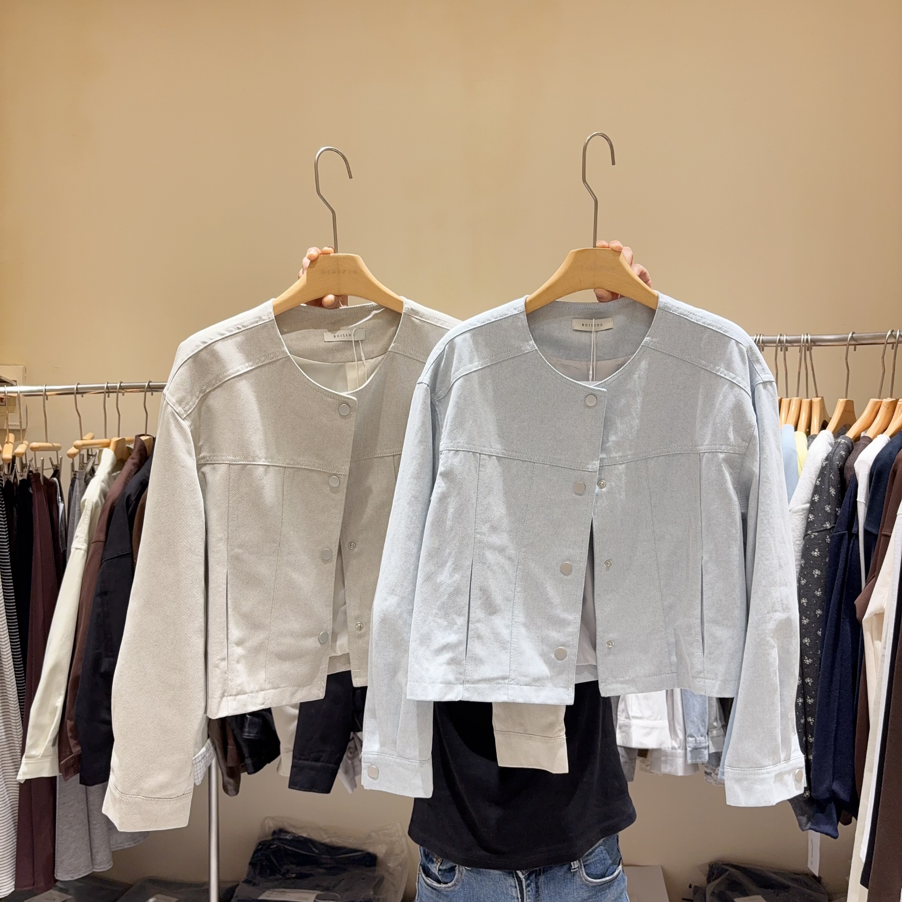 日常通勤巨实穿！百搭简约风浅蓝色牛仔外套女小个子短款外套上衣