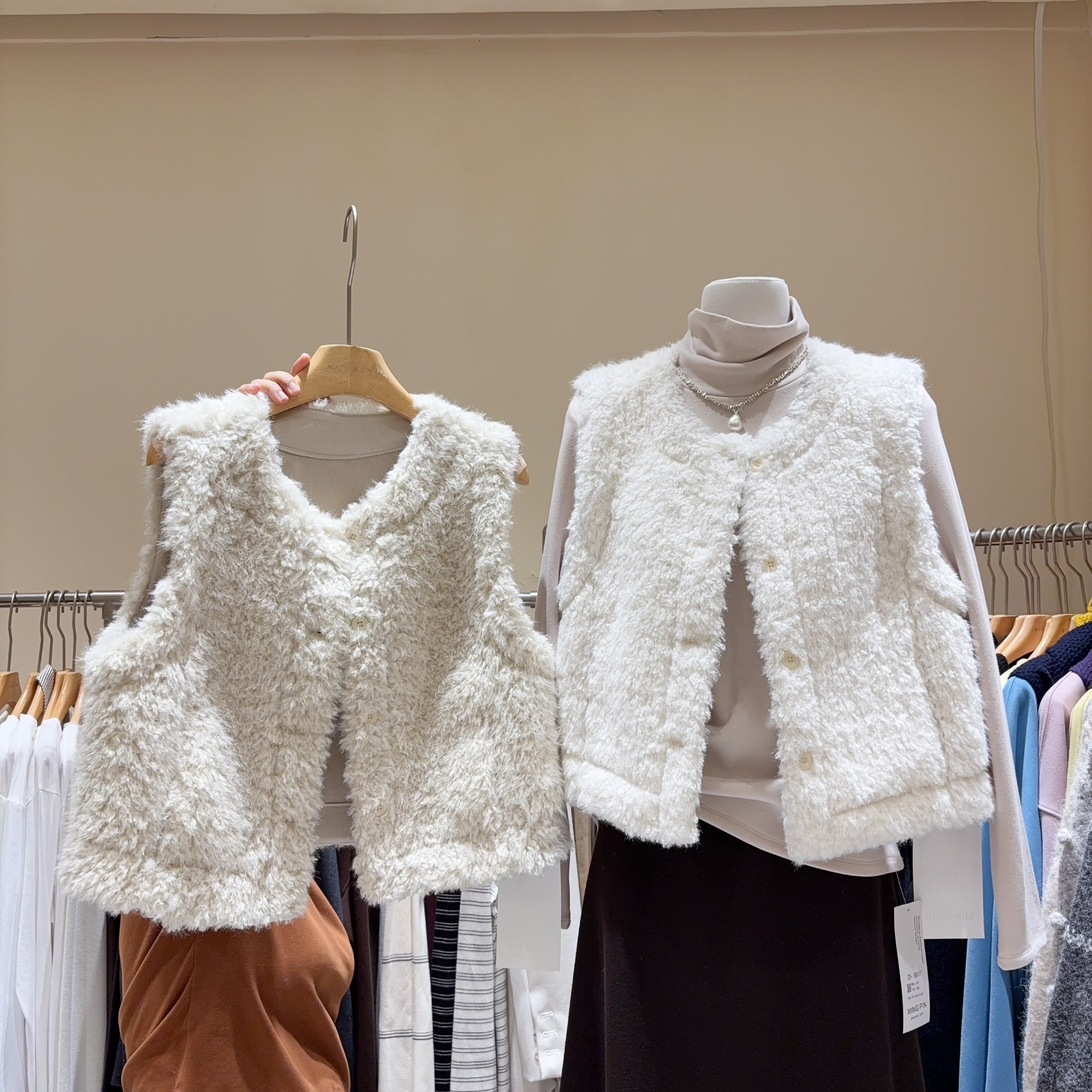 保暖高奢感！圆领单排扣羊羔毛马甲外套女气质皮毛一体坎肩背心女