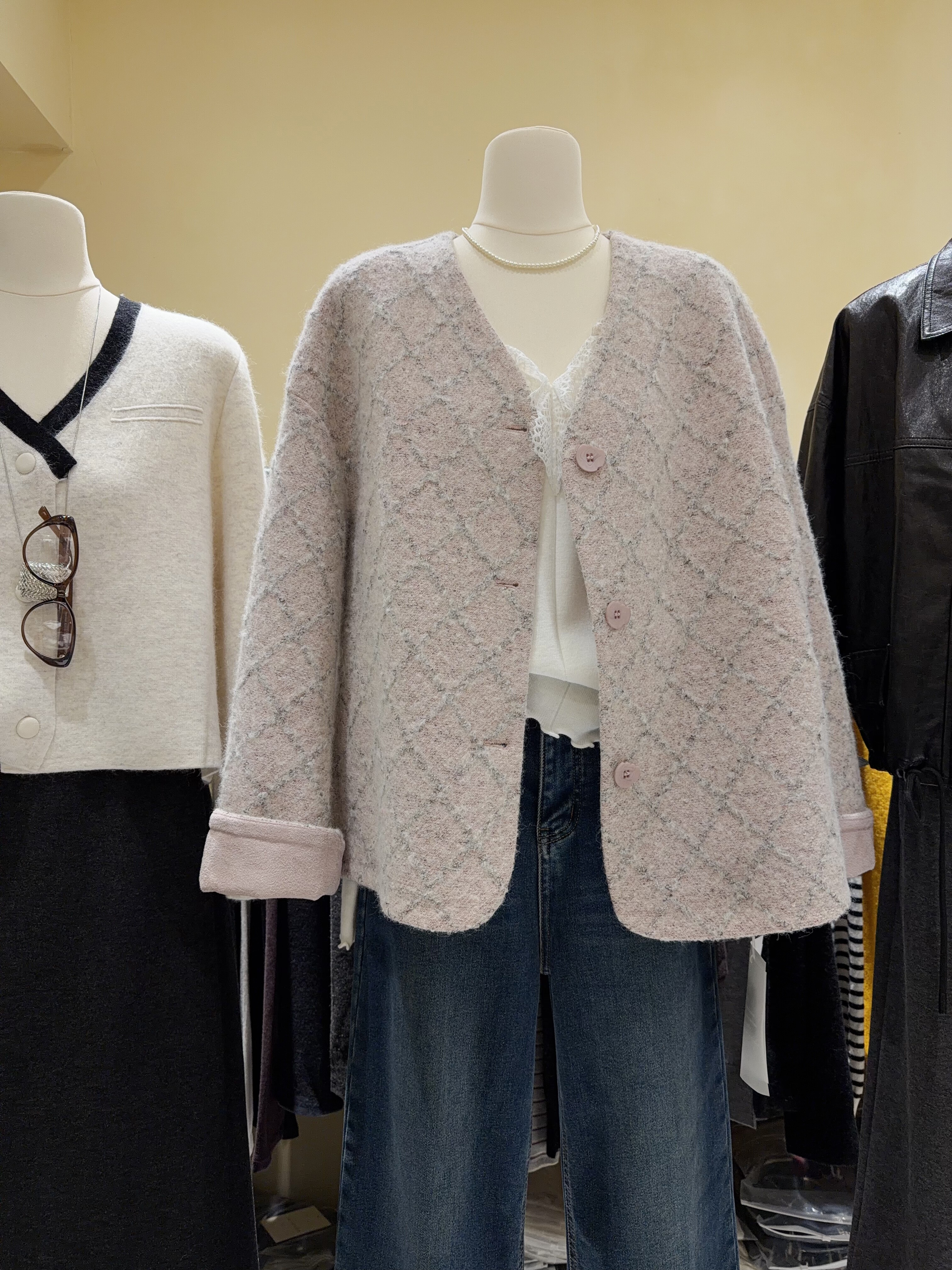 高级感小香风V领单排扣菱形格纹粉色针织开衫外套厚实绵羊毛毛衣